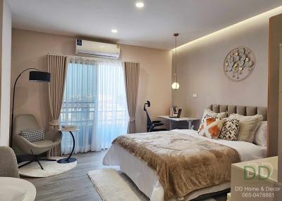 Modern bedroom with a combination of cozy and elegant decor