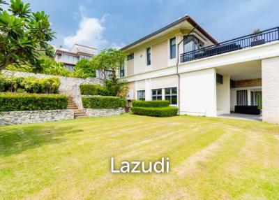 BLACK MOUNTAIN : Stunning Luxurious 4 Bed on the Golf course