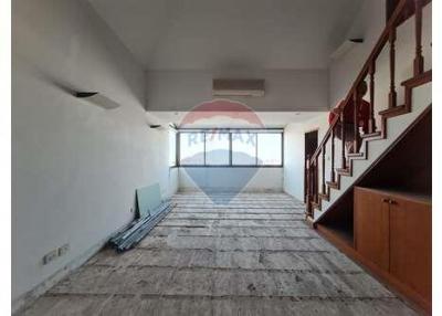 Penthouse with Spacious Balcony and Exceptional Ventilation - 920071054-454