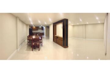 Renovated 3BR Townhouse in Sukhumvit 63: Ideal for Home Office