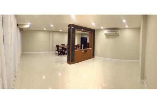 Renovated 3BR Townhouse in Sukhumvit 63: Ideal for Home Office - 920071001-12654