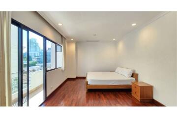 "Elegant Bangkok Condo in Prime Sukhumvit Location"