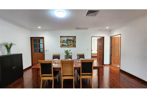 "Elegant Bangkok Condo in Prime Sukhumvit Location"