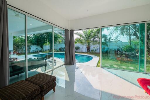 5 Bed House For Sale In East Pattaya - Natheekarn