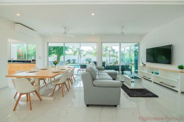 5 Bed House For Sale In East Pattaya - Natheekarn