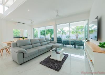 5 Bed House For Sale In East Pattaya - Natheekarn