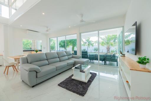 5 Bed House For Sale In East Pattaya - Natheekarn