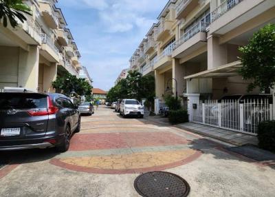 3-BR Townhouse at City Plus Sukhumvit 50 near BTS On Nut