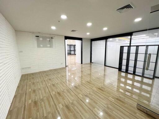 For Rent Bangkok Office BTS Phayathai