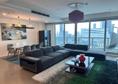 3 bed Condo in The River Khlong Ton Sai Sub District C020888