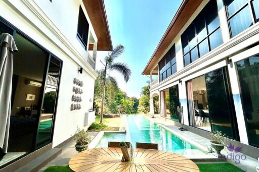 Luxury Custom-Built Pool Villa with 5 bedroom private swimming pool For Sale at Flora Ville, Chiang Mai