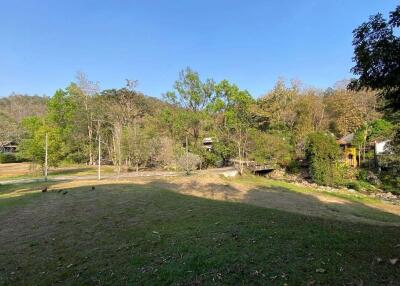 A beautiful plot by the stream in Hang Dong for sale