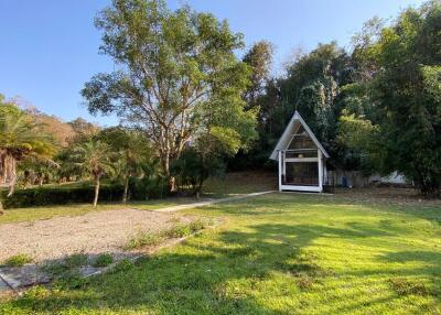 A beautiful plot by the stream in Hang Dong for sale