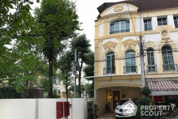 3-BR Townhouse at Banklangkrung Grande Vienna Rama 3 in Bang Phong Phang