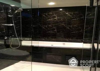 1-BR Condo at Altitude Define near MRT Sam Yan