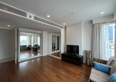 Q Langsuan 2 bedroom condo available to rent