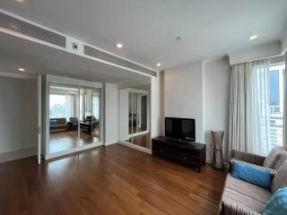 Q Langsuan 2 bedroom condo available to rent