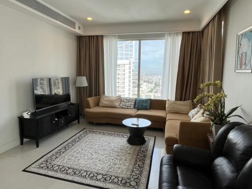 Q Langsuan 2 bedroom condo available to rent