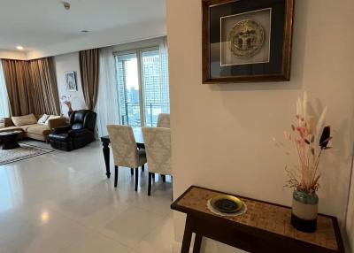 Q Langsuan 2 bedroom condo available to rent