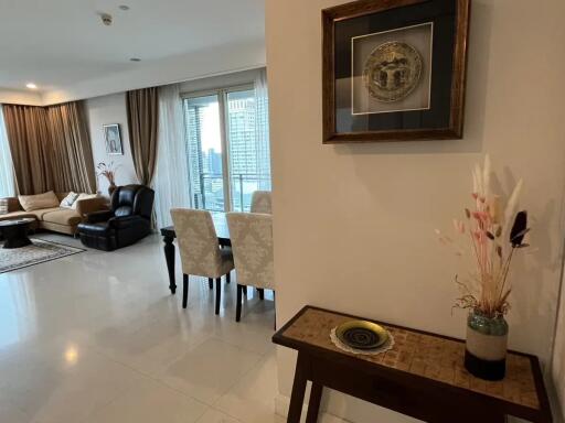 Q Langsuan 2 bedroom condo available to rent