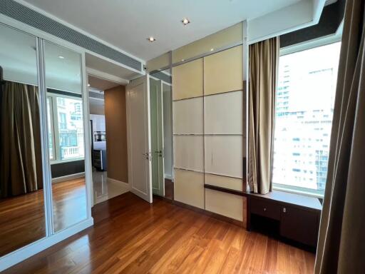 Q Langsuan 2 bedroom property for rent