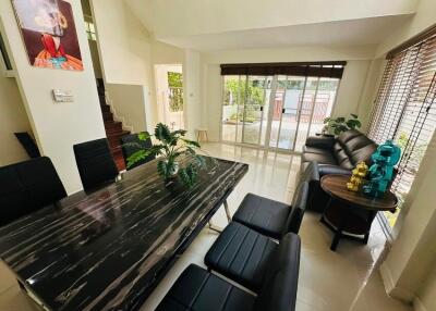 Superb 5 Bedroom Townhouse For Rent in Phrom Phong