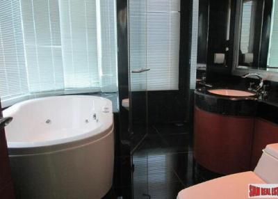 The Infinity Condominium  1 Bedroom and 1 Bathroom, 35 sqm., Chong Nonsi