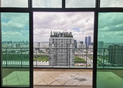 Villa Asoke  4 Bedroom Duplex Penthouse With Large Terrace