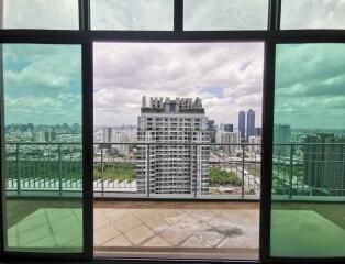 Villa Asoke  4 Bedroom Duplex Penthouse With Large Terrace