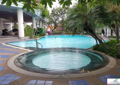 Saichon Mansion  River and Pool Views from this Three Bedroom Condo in Krung Thonburi