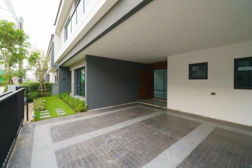 modern residential home exterior with carport