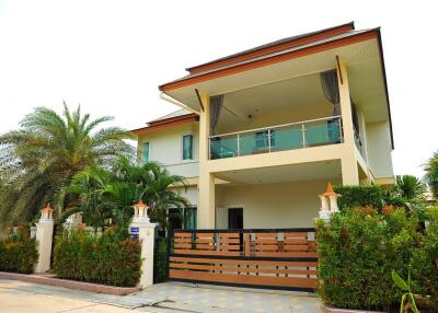 4 Bedrooms @ Baan Dusit Pattaya Lake