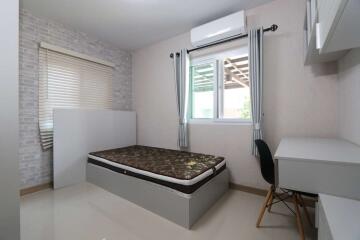 Modern 4-Bedroom House for Rent : San Pu Loei