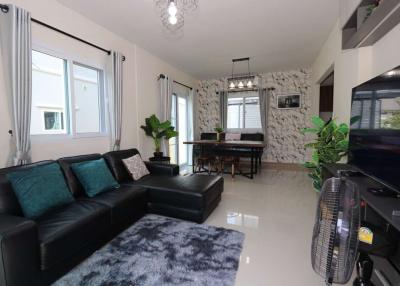 Modern 4-Bedroom House for Rent : San Pu Loei