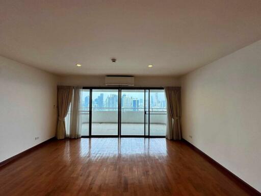 For Rent Bangkok Condo Tower Park Sukhumvit 11 BTS Nana Khlong Toei