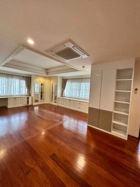 For Rent Bangkok Condo Tower Park Sukhumvit 11 BTS Nana Khlong Toei