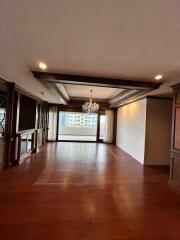 For Rent Bangkok Condo Tower Park Sukhumvit 11 BTS Nana Khlong Toei