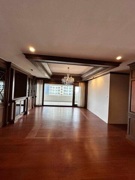 For Rent Bangkok Condo Tower Park Sukhumvit 11 BTS Nana Khlong Toei