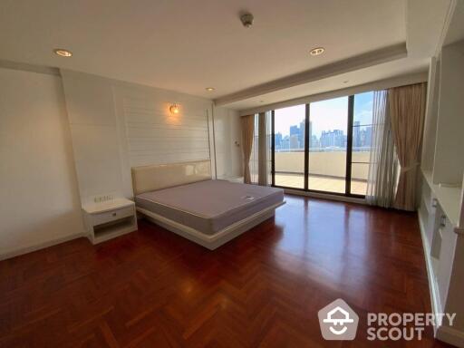 2-BR Condo at Supalai Place Sukhumvit 39 near BTS Phrom Phong (ID 375199)