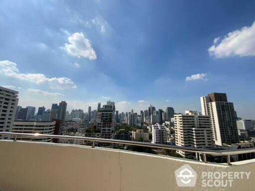 2-BR Condo at Supalai Place Sukhumvit 39 near BTS Phrom Phong (ID 375199)