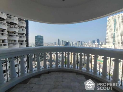 3-BR Condo at Nusa State Tower Condominium near BTS Saphan Taksin