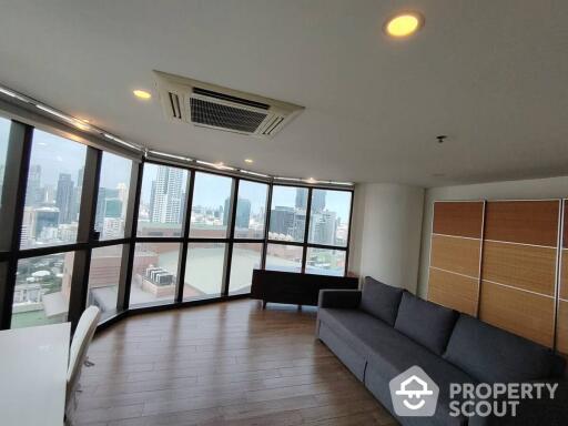 3-BR Condo at Nusa State Tower Condominium near BTS Saphan Taksin