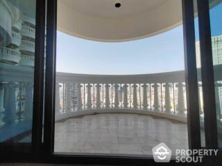 3-BR Condo at Nusa State Tower Condominium near BTS Saphan Taksin