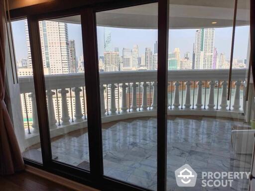 3-BR Condo at Nusa State Tower Condominium near BTS Saphan Taksin