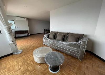 Spacious unfurnished living room with parquet flooring and large windows