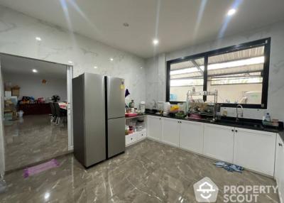 5-BR Townhouse in Bang Khlo