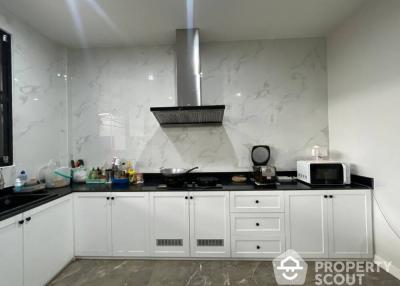 5-BR Townhouse in Bang Khlo