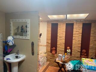 4-BR Townhouse near MRT Huai Khwang