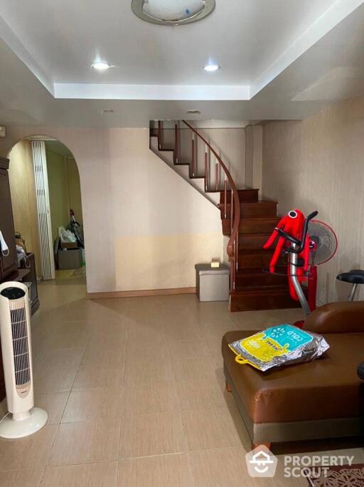 4-BR Townhouse near MRT Huai Khwang