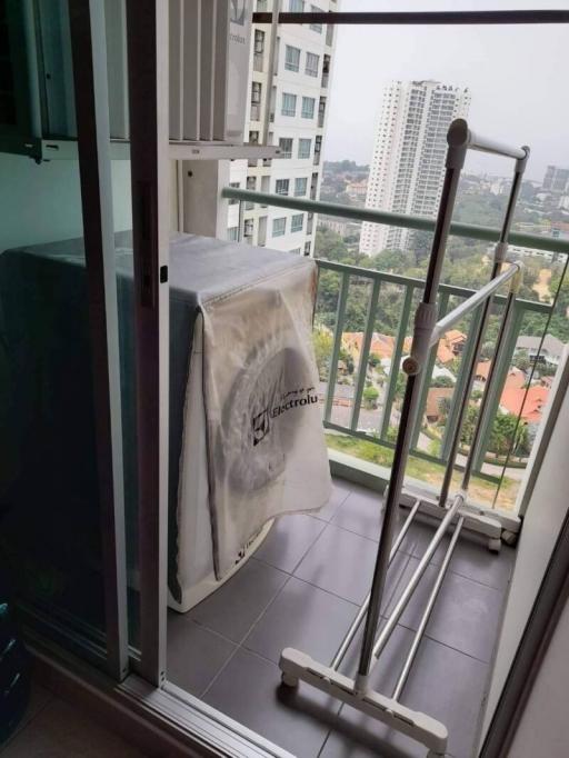 Compact balcony with city view and a clothes drying rack